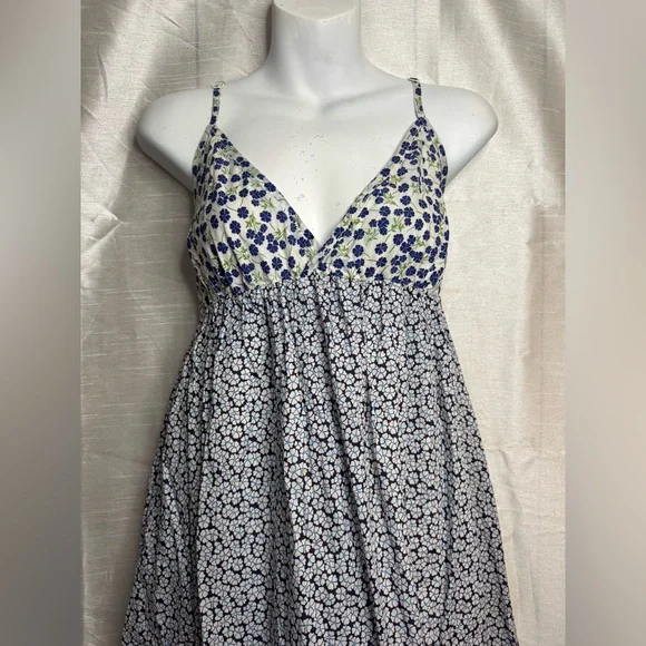 Floral tiered Maxi Dress in Blue and White - Picture 2 of 8